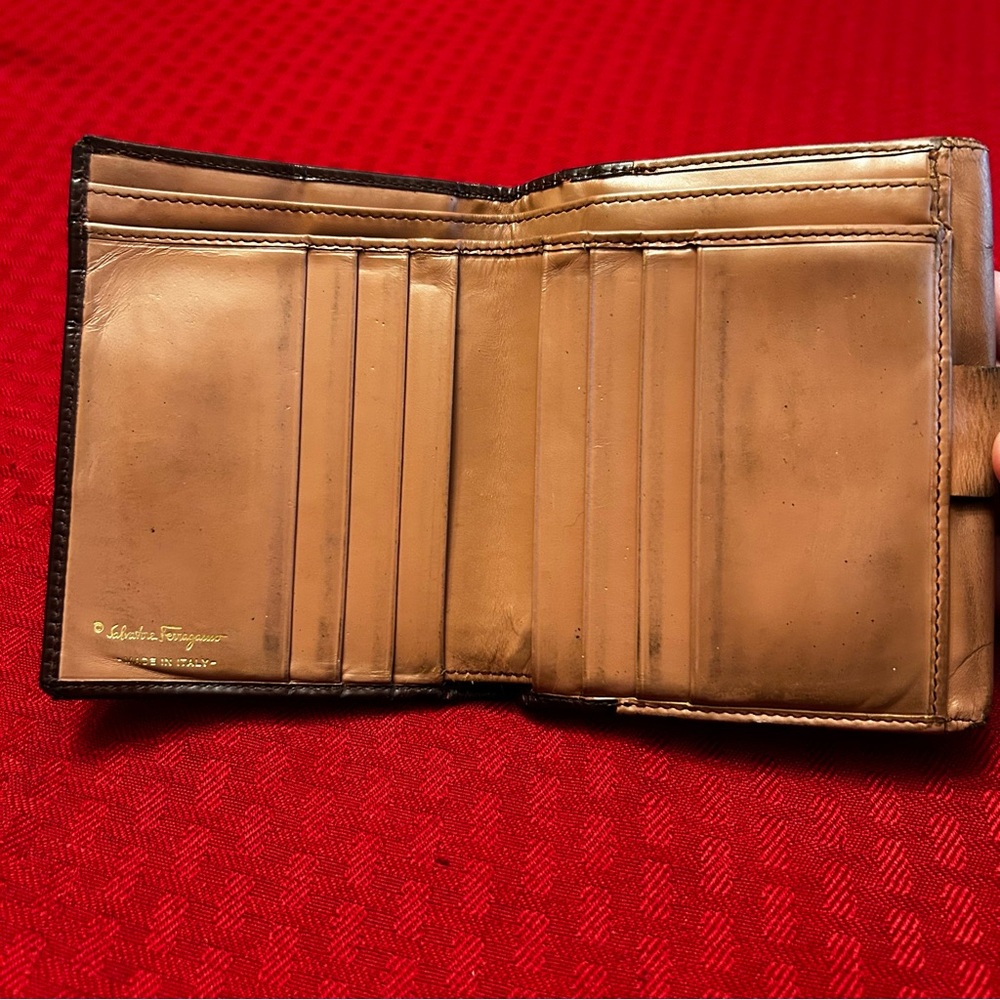 VTG Authentic Salvatore Ferragamo Bifold Calfskin Leather Wallet Gancini Clasp - Picture 3 of 11